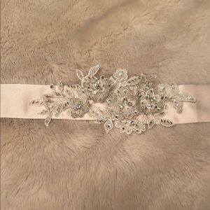 Elegant Floral Embellished Belt